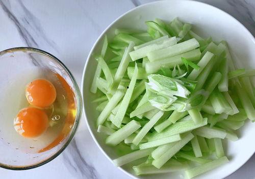 吃瓜条炒鸡蛋,吃瓜条炒鸡蛋，简单易学两步走